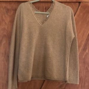 Vince. V-neck cashmere sweater